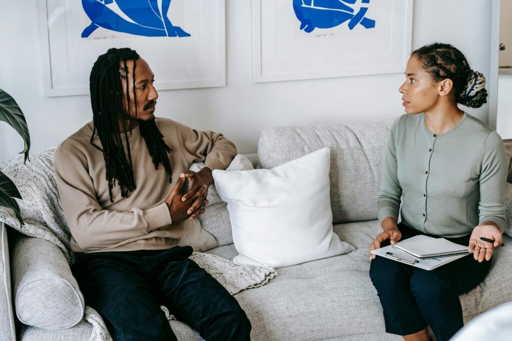 Séance de soutien psychologique avec un psychologue à Dakar